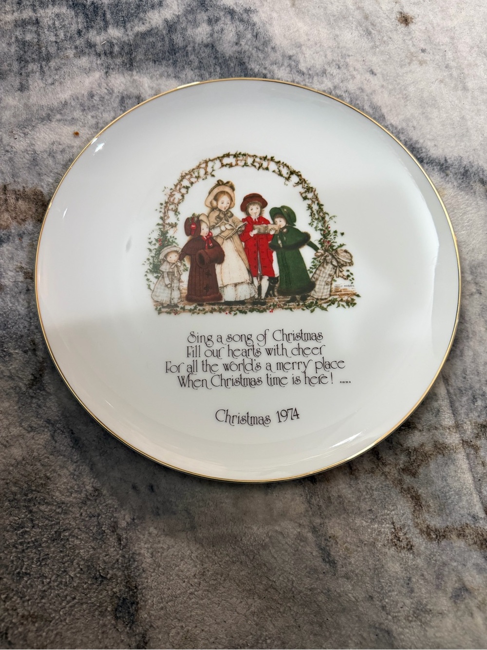 Holly Hobbie  Commemorative Edition Christmas Plate 1974 10-1/2” Round